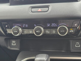 車内環境を自動でコントロールするフルオートエアコン。長距離ドライブも快適です。
