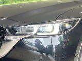【LEDヘッドライト】悪天候や夜間走行時も良好な視界を確保し安心して運転できる高輝度LEDヘッドライトを装備!点灯速度が早く、消費電力も抑えられています。