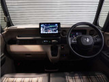 ◆インテリアパネル◆視界広々で非常に運転しやすくロングドライブでも疲れを感じさせないすっきりとまとまったインパネ周りです。