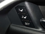 運転席のパワーシートは2名様分までメモリー機能付きです。