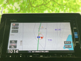 わかりやすい地図表示で、目的地までスムーズに。渋滞情報もリアルタイムで確認でき、快適なルートをご案内します。長距離移動も安心です。