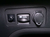 【アクセサリーコンセント(AC100V・1500W)】・・・AC100Vで最大消費電力1500W以下の電気製品を使用できます。災害時に電力が必要なとき給電ができます。
