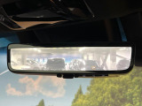 【デジタルインナーミラー】後席の大きな荷物や同乗者で後方が確認しづらい時でも安心!カメラが撮影した車両後方の映像をルームミラー内に表示。クリアな視界で状況の確認が可能です!