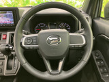 握りやすいステアリングで、快適なドライビングをサポートします。操作性にも優れ、運転しやすいでしょう。