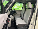 運転しやすいシンプルなデザインの室内。各操作系も手に馴染みやすく、快適な運転をサポートします。