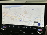 見やすい地図表示で、初めての道でも安心。渋滞情報もリアルタイムで確認でき、スムーズな移動をサポートします。