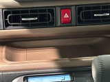 手の届くところにスマートフォンが置けるインパネセンタートレイ
