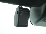 ◆ドライブレコーダー◆映像・音声などを記録する自動車用の装置です。 もしもの事故の際の記録はもちろん、旅行の際の思い出としてドライブの映像を楽しむことができます。