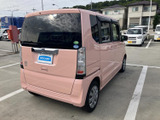 コンパクトなボディながら、十分なスペースを確保。荷物の積み下ろしもスムーズに行えます。洗練されたリアのデザインです。