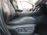 パワーシート搭載。微妙な調整が手軽にでき、ピッタリなポジションで運転することが可能です。