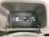 視認性の高いメーター類が、運転に必要な情報を的確に伝えます。