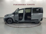 【まるごとクリーニング】シートを取り外し、車内を徹底洗浄。隅々まで丁寧に仕上げています。
