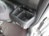 運転席右側の手の届きやすい位置にもドリンクホルダーがあります。