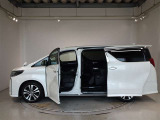 両側パワースライドドア付きだから、狭い駐車スペースなどでの 乗り降りラクラク!小さなお子さまのいるご家庭には嬉しい装備。