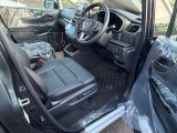 足元広々、運転しやすいFITです