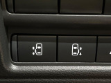 【両側スライドドア】駐車場で隣の車との間隔が狭く乗りにくい時、スライドドアなら安心!ドアオープン時も幅を取らず、開口部が広いので乗り降りがとっても簡単です。大きな荷物の出し入れも後席から可能♪