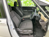 運転席からの視界は広く、運転操作も快適に行えます。シートの座り心地も良く、長距離運転でも疲れにくいでしょう。落ち着いた空間で運転に集中できます。