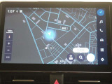 ディスプレイオーディオ(コネクティッドナビ対応)PLUS搭載。T-Connectご契約で2031年4月まで無償で利用できるナビ(期限到来後は有償)と、解約後も利用できる車載ナビが搭載されています。
