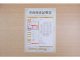 【車両検査証明書】店頭にてクルマの状態が一目で分かる検査証明書を公開中。トヨタ認定検査員が厳しく査定し、状態を点数と図解で表示しています。修復歴はもちろん、傷やヘコミの箇所や程度がご確認いただけます。