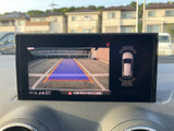 リヤビューモニターで、駐車時の安全性を高めます。狭い場所でもスムーズな駐車操作が可能。運転に自信がない方にもおすすめです。