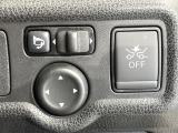 【電動格納ミラー】サイドミラーは電動格納式となっており、狭い駐車場でもキズがつくリスクを抑えられます。