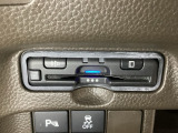 ハンドルの左側にETCがついています。高速道路の料金所の通過も楽々です。カードの取り出しもしやすい場所についています。