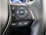アダプティブクルーズコントロール機能付きです。走行中に先行車の様子を検知しながら、設定した車速の範囲内で先行車との距離のキープを支援します。詳細は販売店スタッフまでおたずねください。