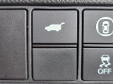 運転席から電動でテールゲートを開閉できる操作スイッチです。荷物の積み降ろしを快適にアシストします。