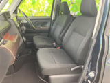 シンプルで使いやすい内装で、運転に集中できます。座り心地の良いシートも魅力です。