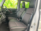 運転席からの視界は広く、運転操作がしやすい設計。快適で安全なドライブをサポートします。
