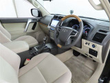 シンプルで使いやすいデザインの運転席です。