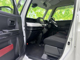 運転席周りは、シンプルで操作性に優れています。直感的に操作でき、運転に集中できます。