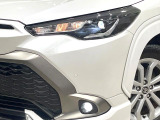 【LEDヘッドライト】悪天候や夜間走行時も良好な視界を確保し安心して運転できる高輝度LEDヘッドライトを装備!点灯速度が早く、消費電力も抑えられています。