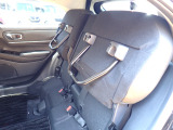 ◆チップアップ&ダイブダウン機構付【ULTR SEAT】は後席座面を左右分割で跳ね上げることができます。トランクで積載できない背の高い荷物をラクラク収納できます。ホンダ車ならではの人気装備です。