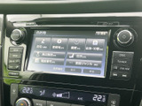 洗練されたデザインで、運転中の操作もスムーズ。快適なドライブをサポートする頼もしい相棒です。カーナビで目的地を検索し、お気に入りの音楽を楽しみましょう。