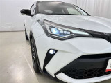 フォグランプ装着車です。暗い夜道の車両前方を明るく照らします