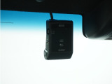 ◆ドライブレコーダー◆映像・音声などを記録する自動車用の装置です。 もしもの事故の際の記録はもちろん、旅行の際の思い出としてドライブの映像を楽しむことができます。