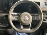インテリアに合わせたデザインのステアリングは、運転される方のことも考え、運転しやすい形状、大きさです。是非一度、実際に触ってお確かめください。