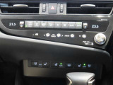 左右独立温度コントロールフルオートエアコンです。運転席、助手席それぞれで独立して温度設定ができます。冷え性の方が乗っても安心ですね♪