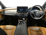 運転席・助手席を入れたインストルメントパネル全体画像です。