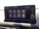 Honda CONNECTディスプレーを搭載しています。ナビ、スマホ連携、車両情報表示、各種設定操作を一つに集約した高機能タッチパネル。直感的に使える便利なインターフェースです。