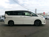 両側オートスライドドアですので、狭い駐車場での、乗り降りも、しやすく便利です。