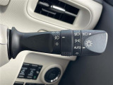 【オートライト(AUTO)】外の明るさをシステムが感知して、自動でヘッドライトが点灯します。ヘッドライトをつけ忘れを防ぐ便利機能です。