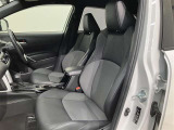 【運転席・助手席シート】いたみ、汚れなどは少なく、全体的に良好な状態です。