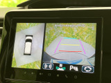 後方確認がスムーズに行えるバックモニターを搭載。狭い道や駐車時も安心です。ガイド表示で、より安全な運転をサポートします。