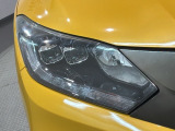 LEDヘッドライトは、点灯の瞬間から最大光量を発揮し、突然暗くなるトンネルなどでの安定感を高めます。