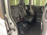 後席をはね上げれば、「もうひとつの荷室」が生まれます。