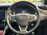 【純正革巻きステアリング】上質な革を使用することで、手にしっかり馴染みとても運転しやすいハンドルです♪