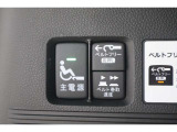 スロープ付き車両です。電動ウィンチも付属しており乗り降りのサポートが可能です。