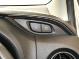 オートマチックハイビームとは、先行車や対向車のライトを認識し、ハイビームとロービームを自動で切り替える機能です。夜道の視界を確保します。詳細は販売店スタッフまでおたずねください。